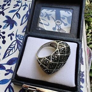 Elegant 925 Silver and Black Women's Size 7 Ring